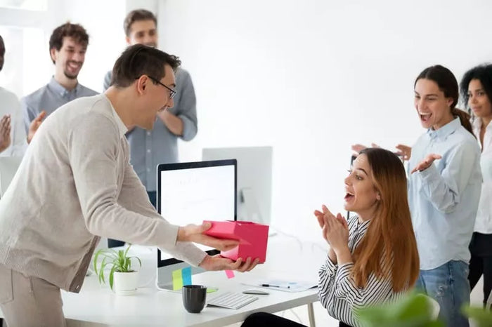 Ajándék ötletek távozó kollégának a közös munka emlékére