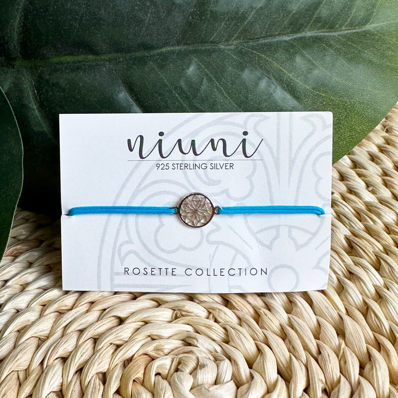 Niuni ezüst ékszer Virág Rosette medállal, türkizkék színű zsinórral