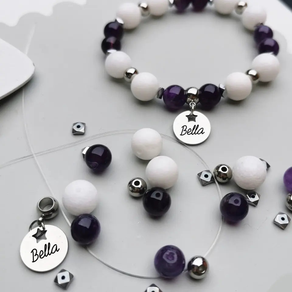 Ibolya és hóvirág csináld magad ékszer - ametiszt és tejkvarc karkötő, ásvány gyöngyökkel