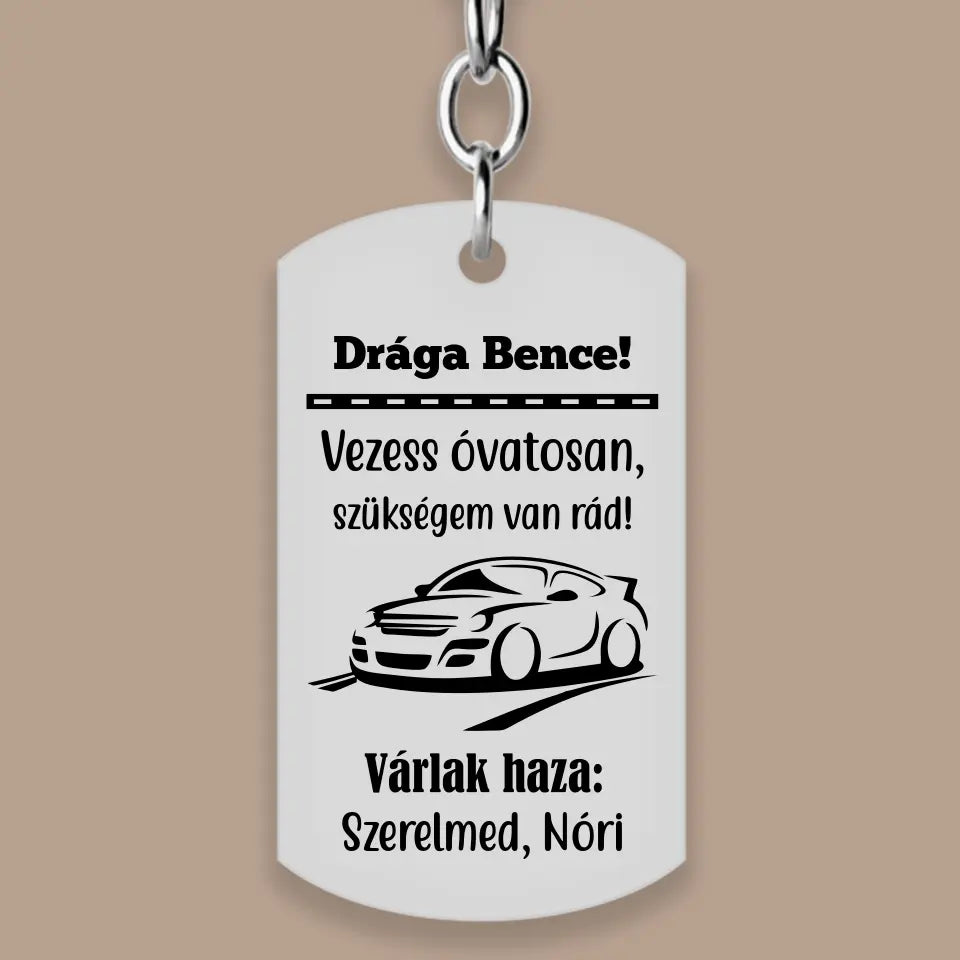 Autós ajándék férfiaknak – gravírozott kulcstartó