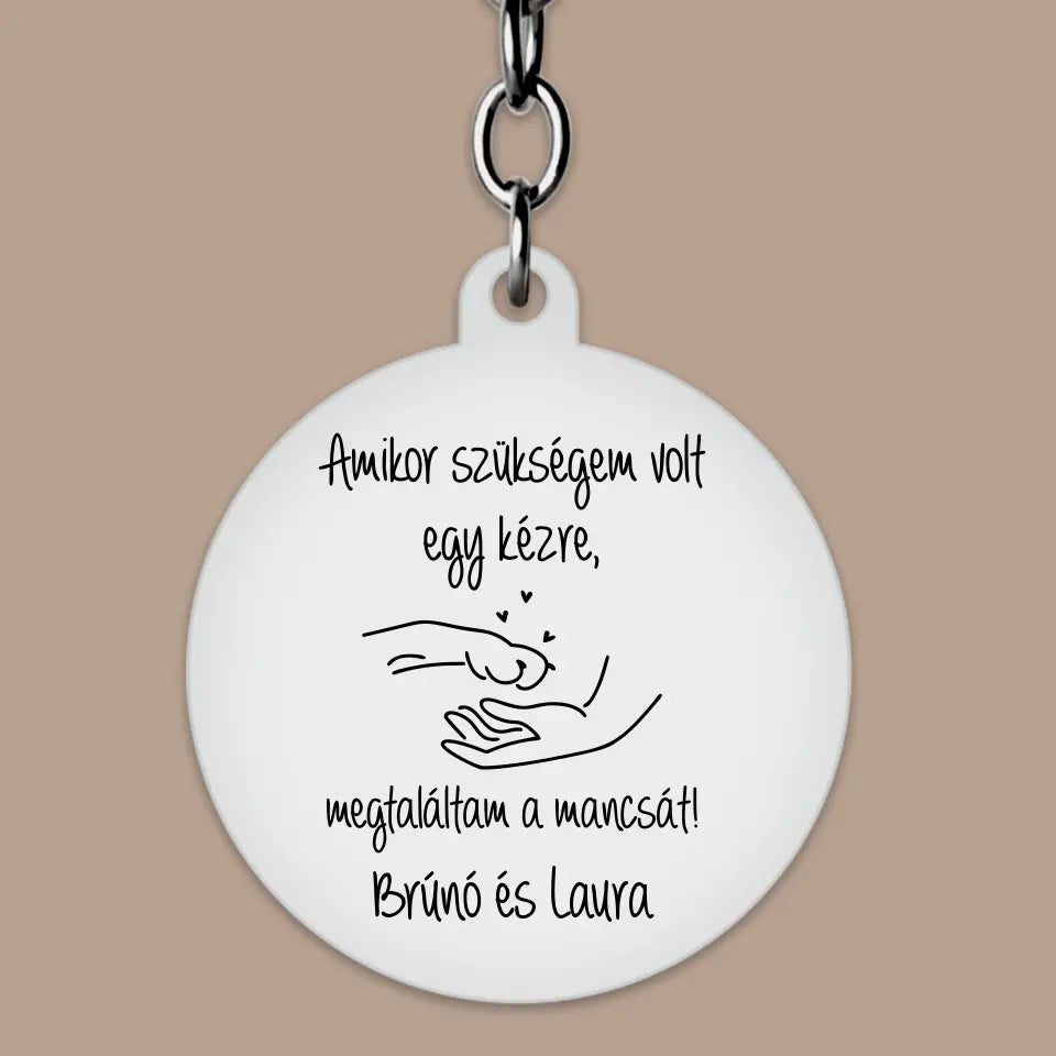 Kutya-gazdi kulcstartó gravírozással, tappancsos