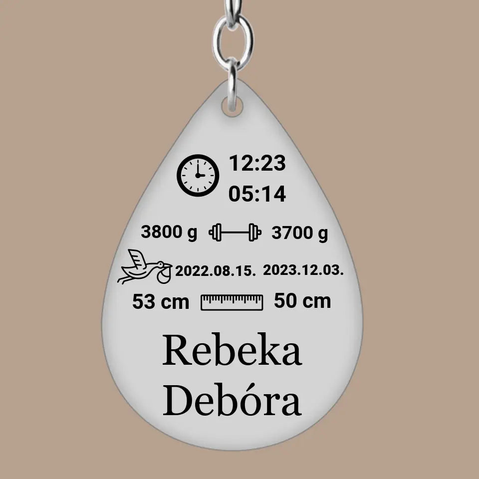 Baba ajándék- emlékőrző kulcstartó, 2 gyermekes, gravírozott emlék