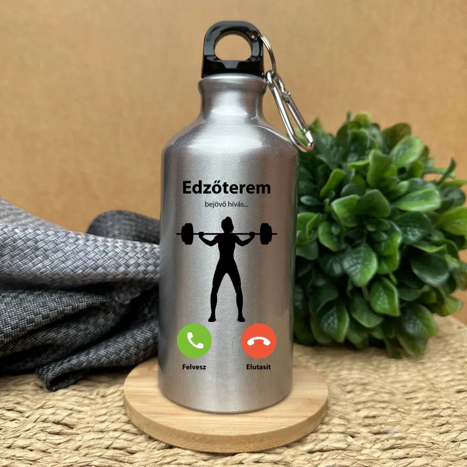 Hív az edzőterem, kulacs sportoláshoz