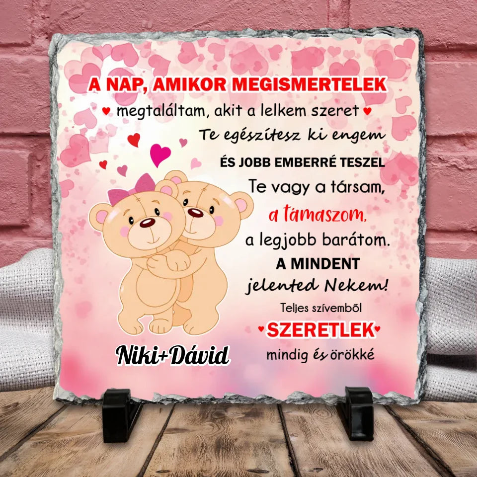 Valentin-napi mackós kőtábla