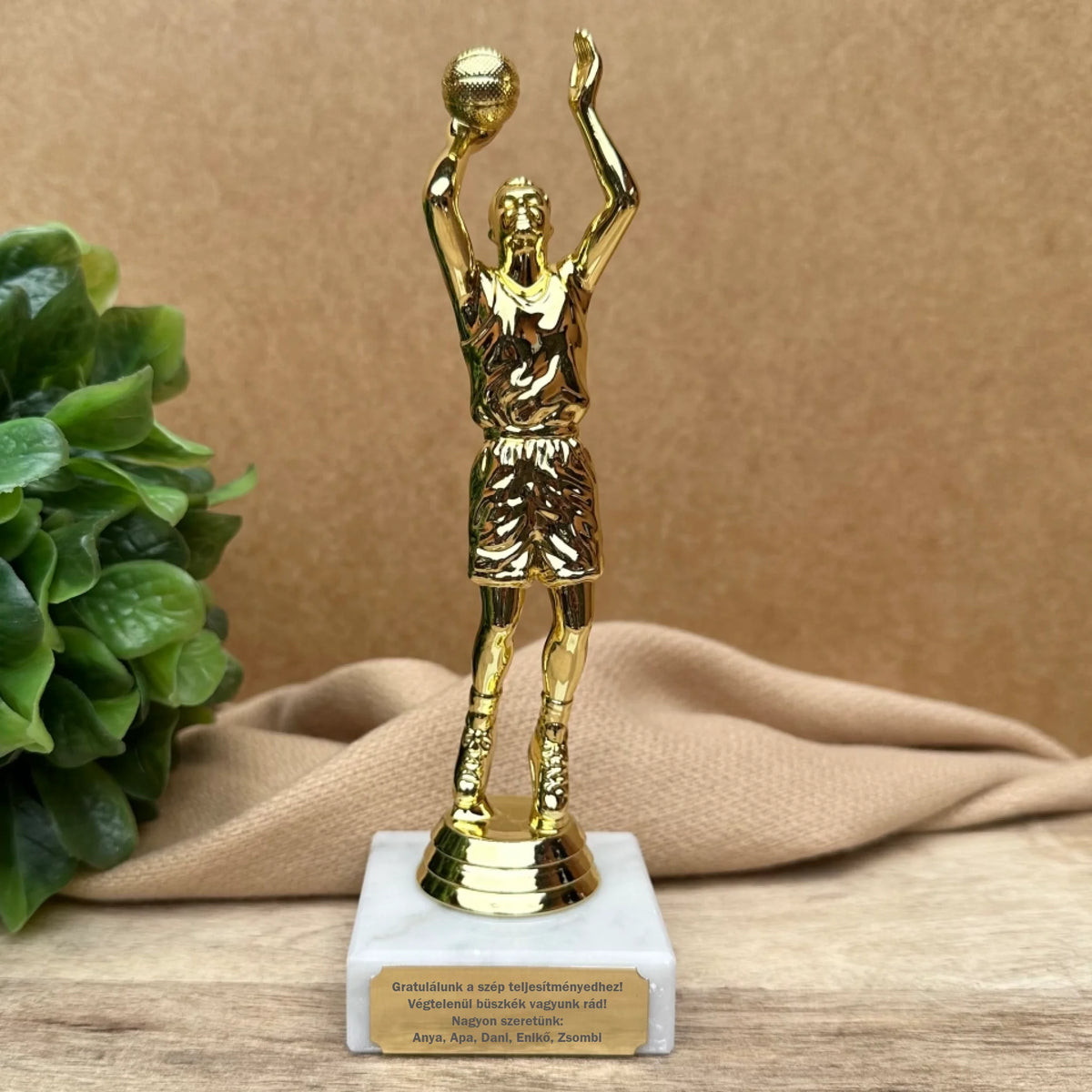 Kosaras ajándék szobor gravírozással