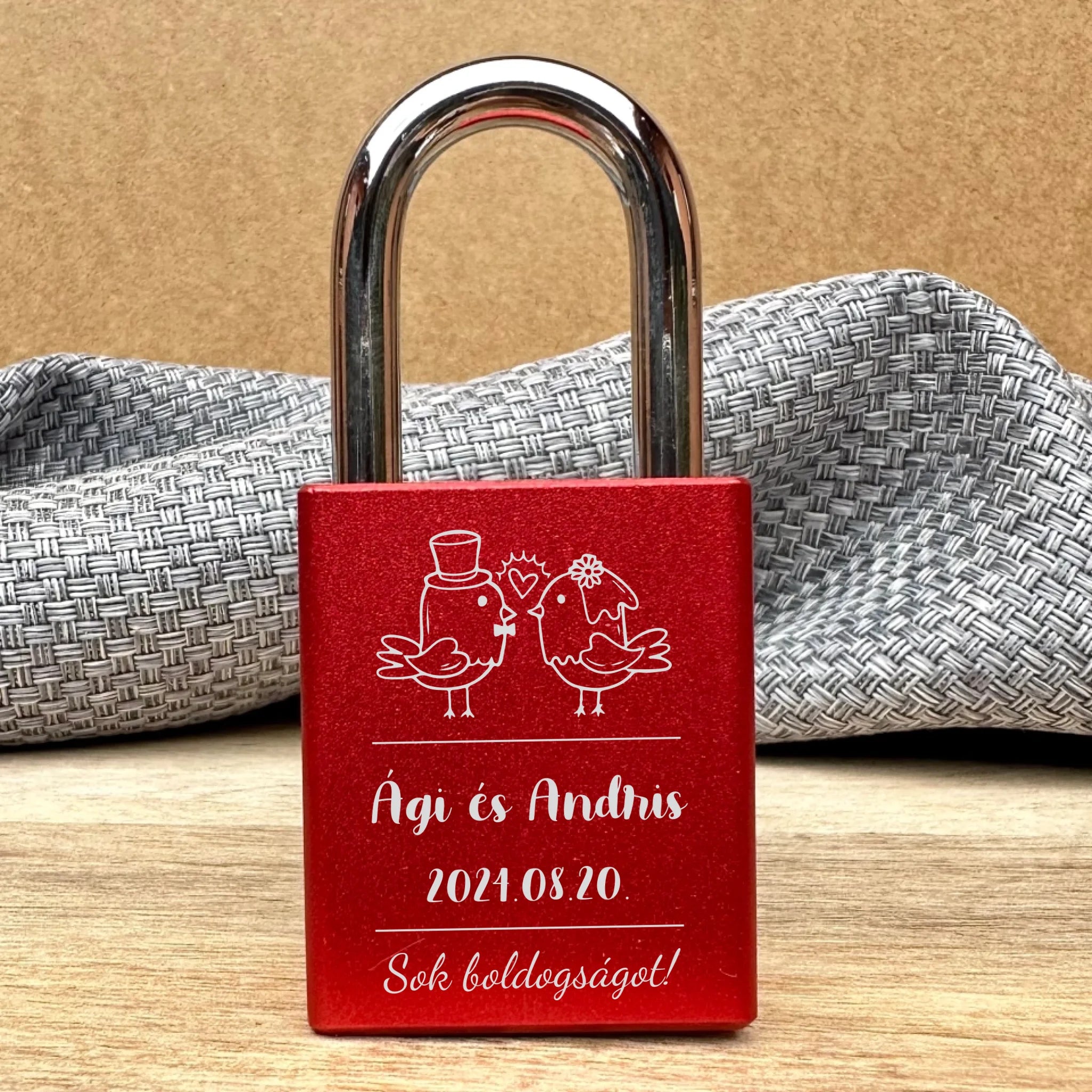 Esküvői lakat választható grafikával