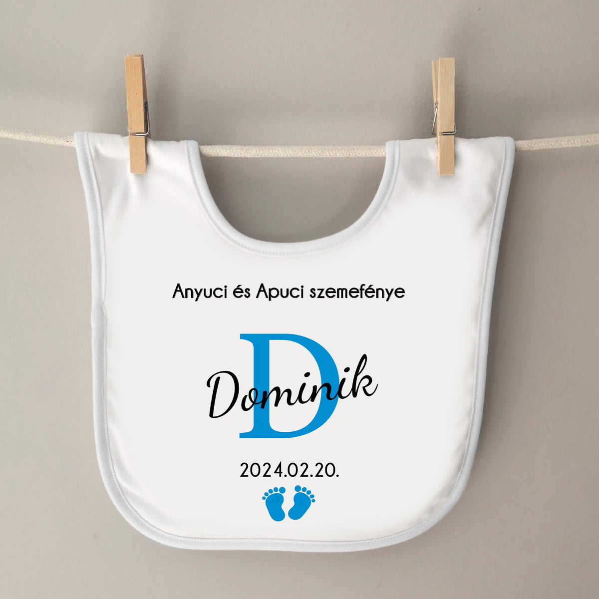 Cuki, kisfiús baba előke