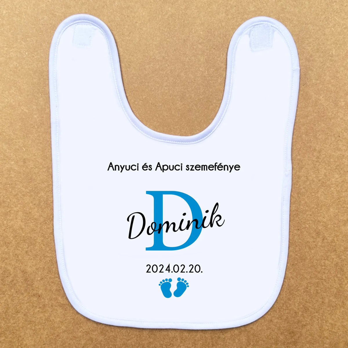 Cuki, kisfiús baba előke