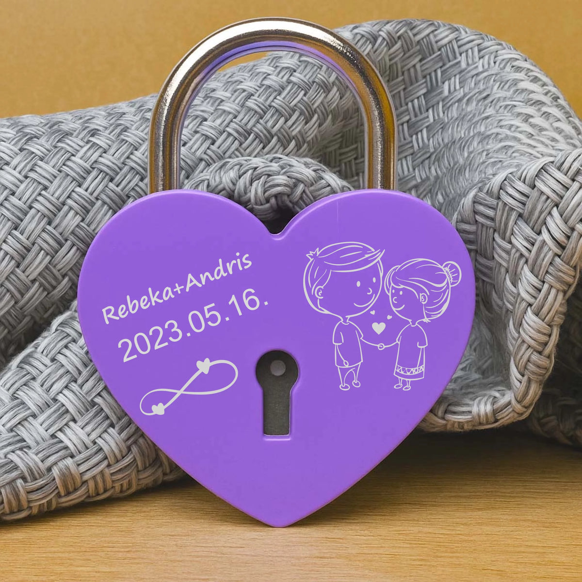 Lila szív lakat