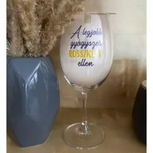 Vicces feliratú borospohár - a legjobb gyógyszer