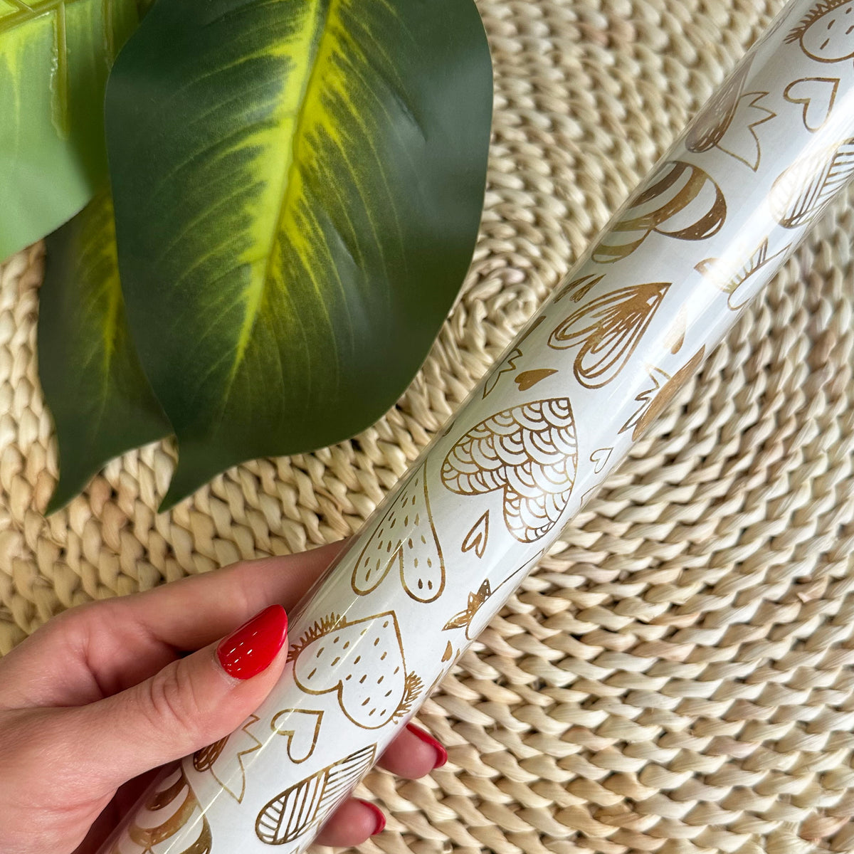 Arany, szivecskés mintás csomagoló papír